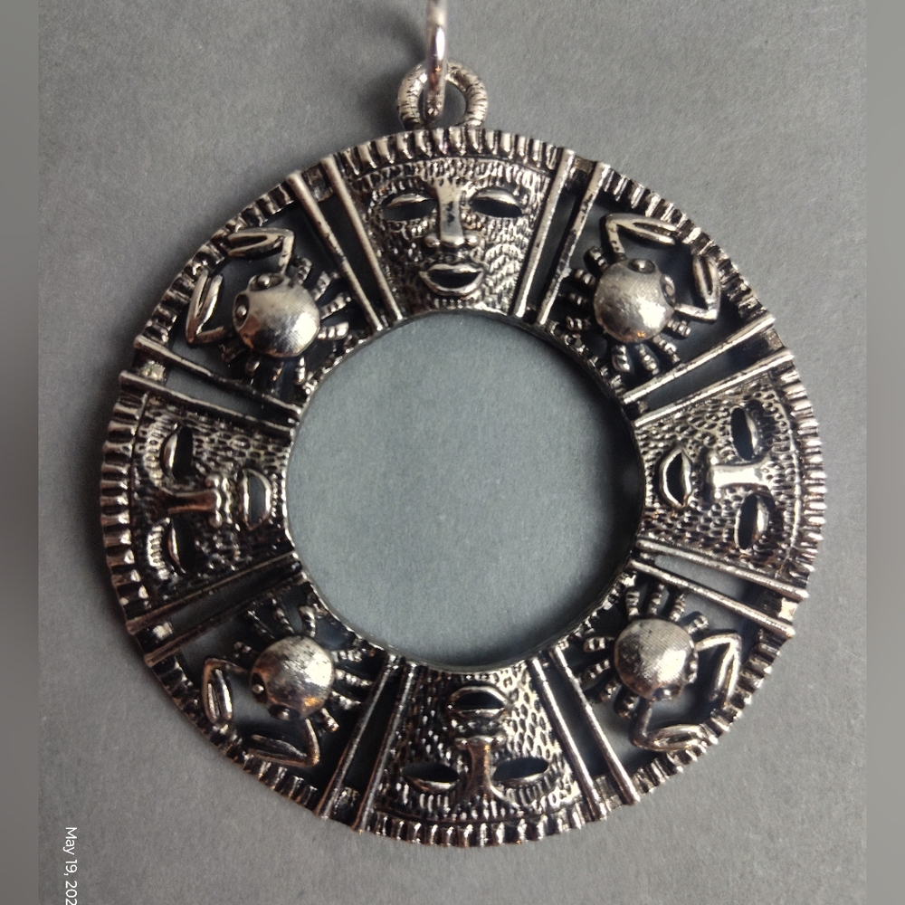 VINTAGE 1973 Sarah Coventry Cancer Zodiac Pendent